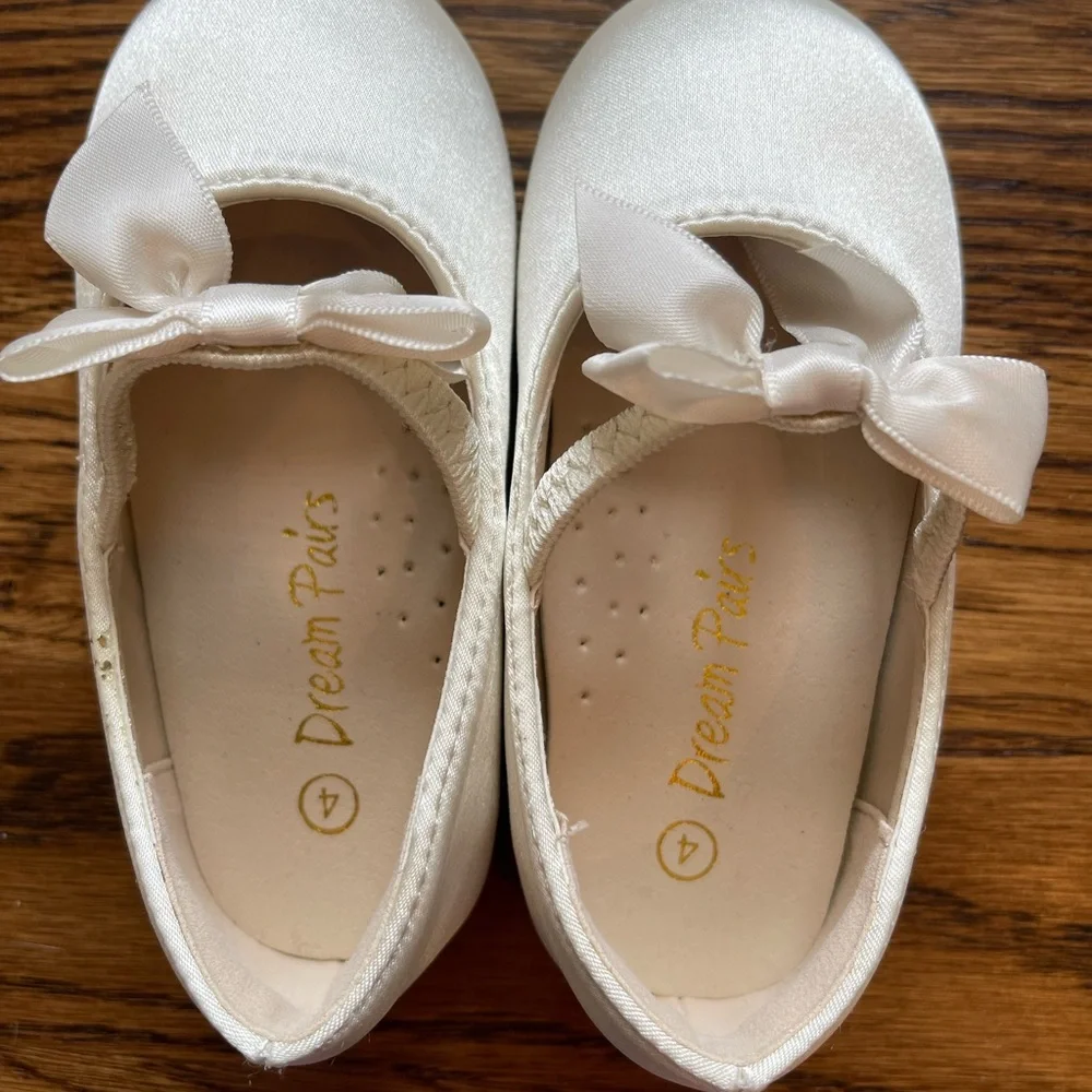 NWOT Dream Pairs Girls Satin Toddler Dressy Ballet Flats Size 4